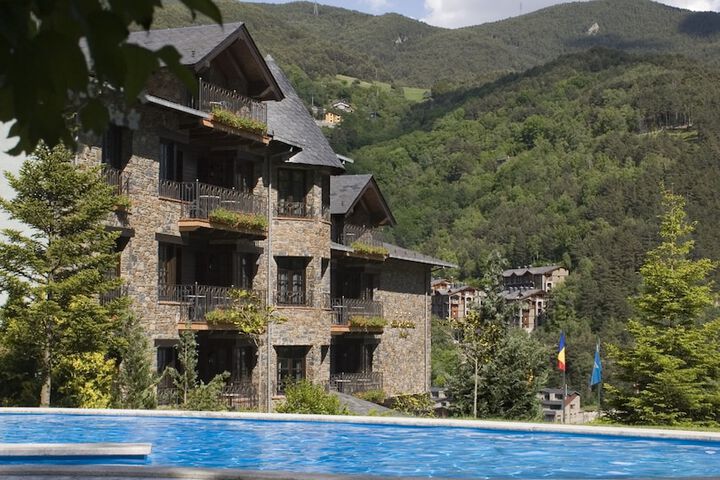Pools & Facilities