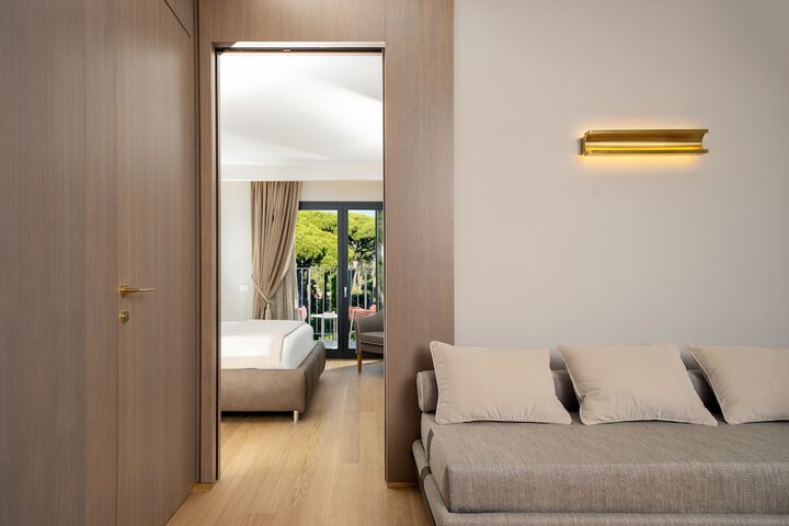 Room 30 of 97