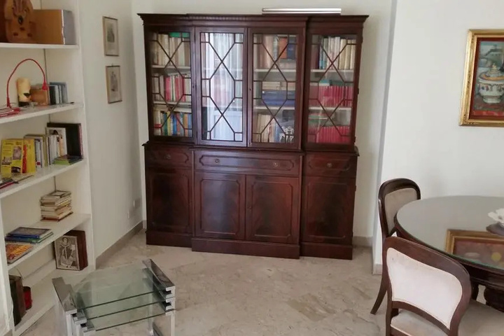 Room 4 of 11
