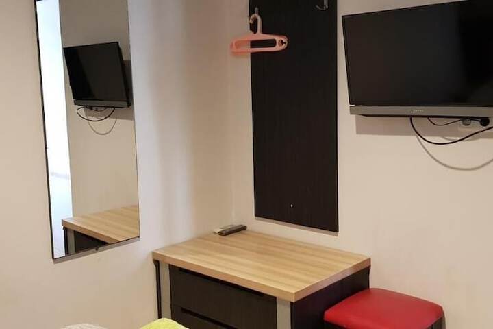 Room 17 of 39