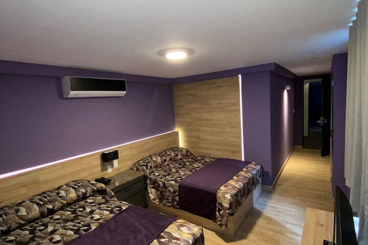 Room 6 of 13