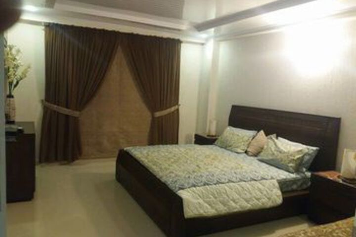 Room 6 of 32