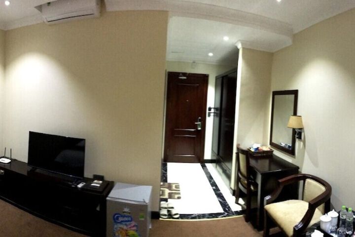 Room 11 of 17