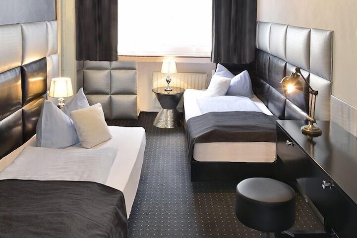 Room 9 of 18