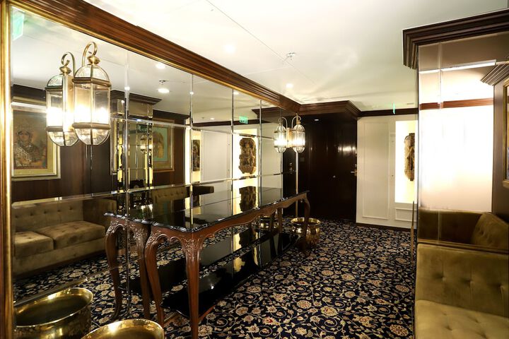 Ballroom/Hall 58 of 70