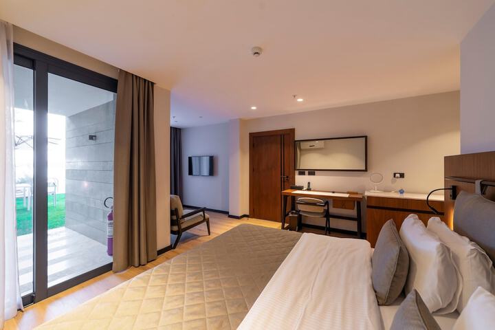 Room 32 of 128