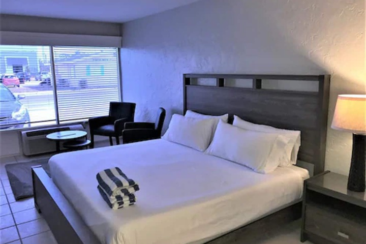 Room 9 of 25