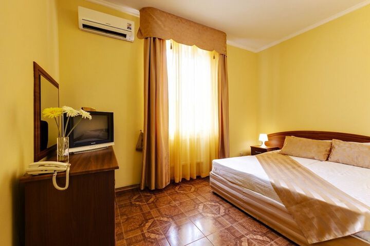 Room 4 of 25
