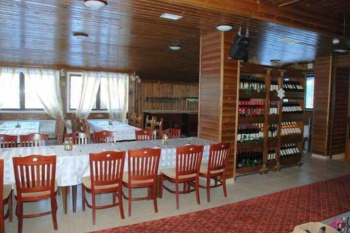 Dining 39 of 48