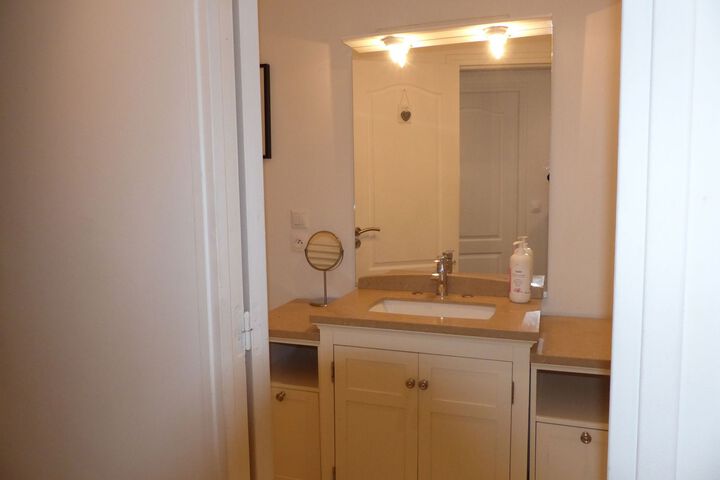 Room 6 of 30