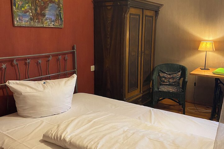 Room 32 of 101