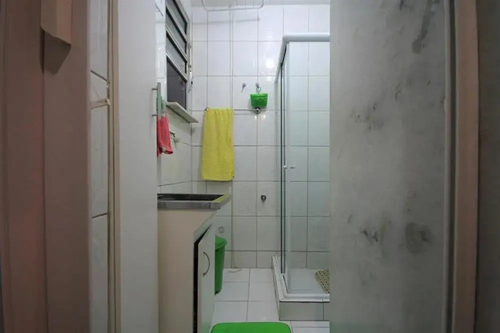 Room 7 of 11