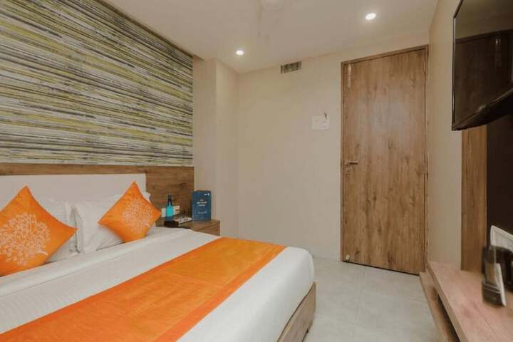Room 12 of 19
