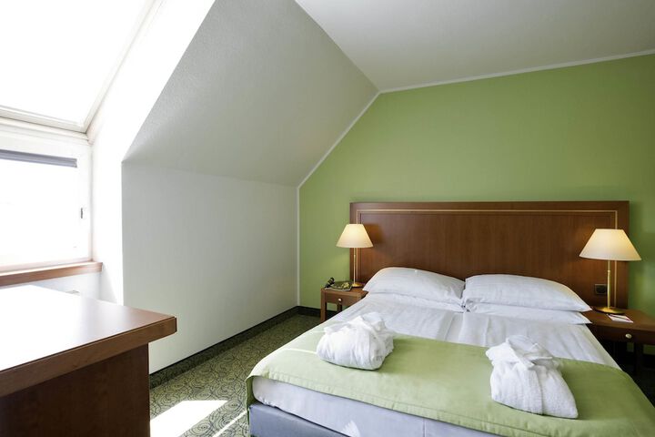 Room 7 of 97