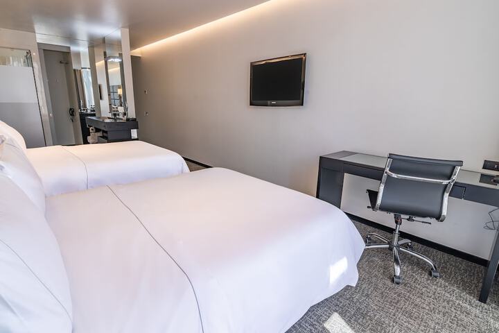 Room 18 of 84