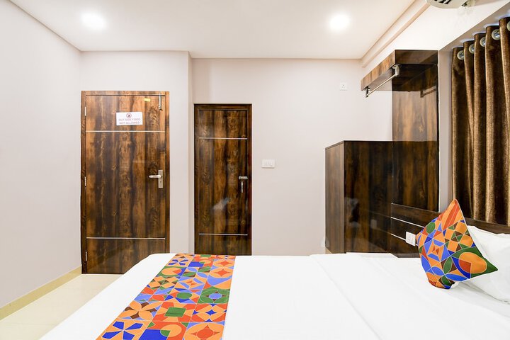 Room 13 of 27