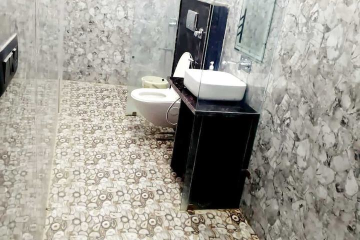 Room 9 of 23