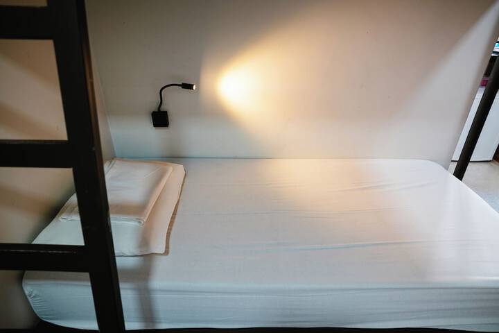 Room 62 of 143