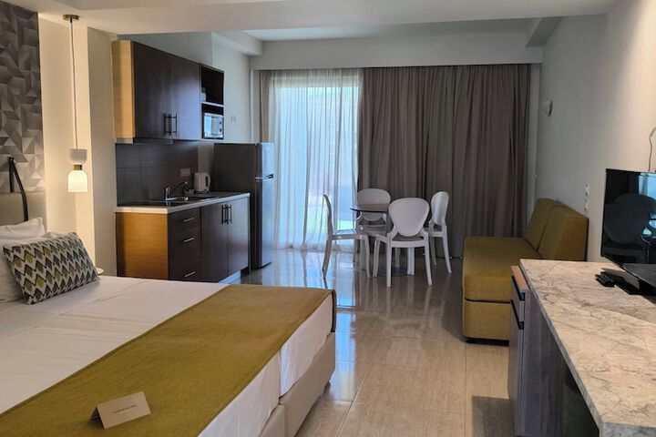 Room 34 of 89
