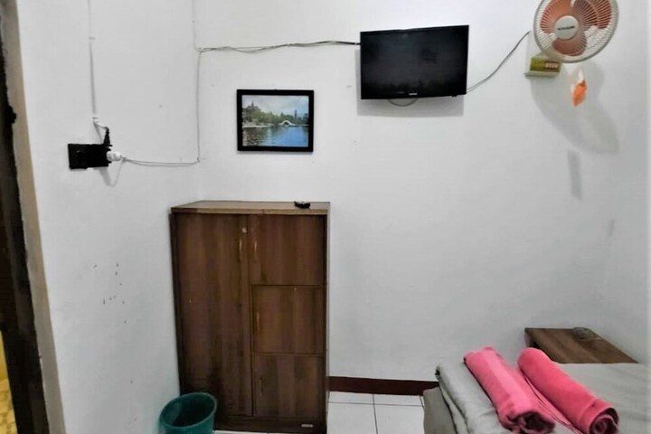 Room 17 of 34