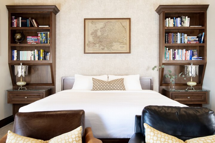 Room 25 of 146