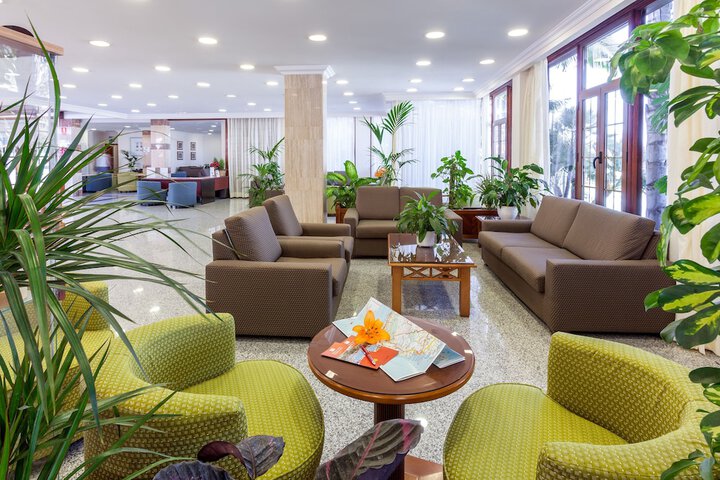 Entrance & Lobby