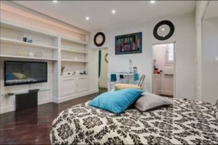 Room 32 of 71