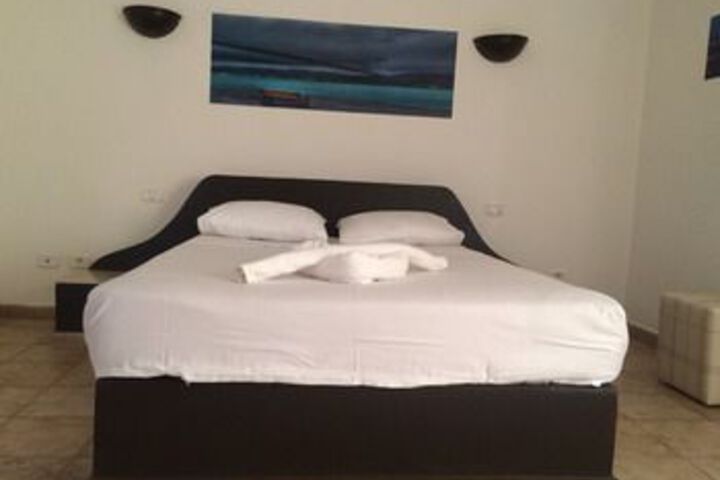 Room 5 of 14