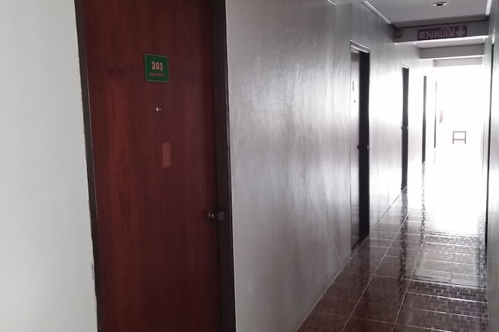 Ballroom/Hall 24 of 30