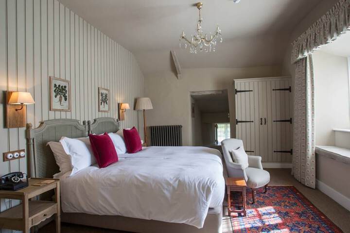 Room 14 of 80