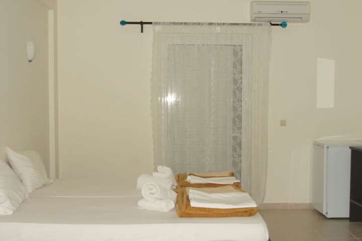 Room 4 of 18