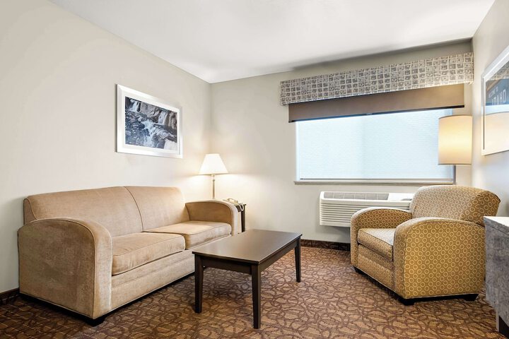 Room 9 of 63
