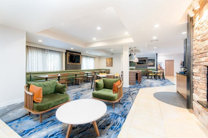 Lobby lounge