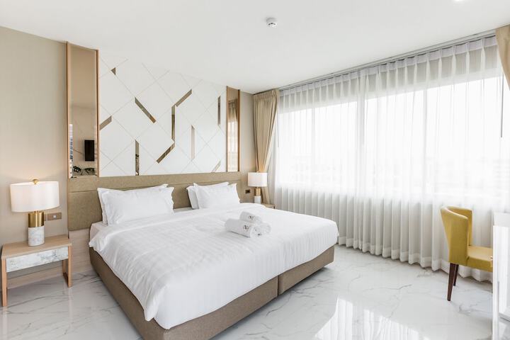 Room 4 of 32