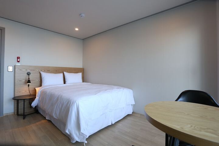 Room 17 of 35