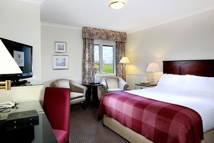 Room 10 of 48