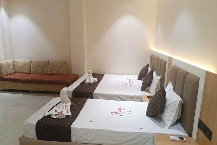 Room 12 of 24