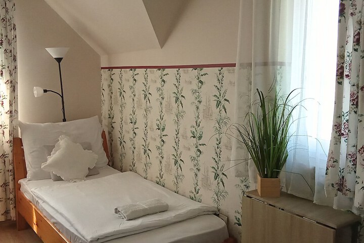 Room 27 of 71