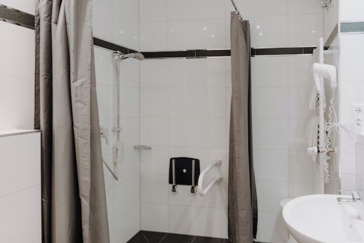 Room 10 of 38