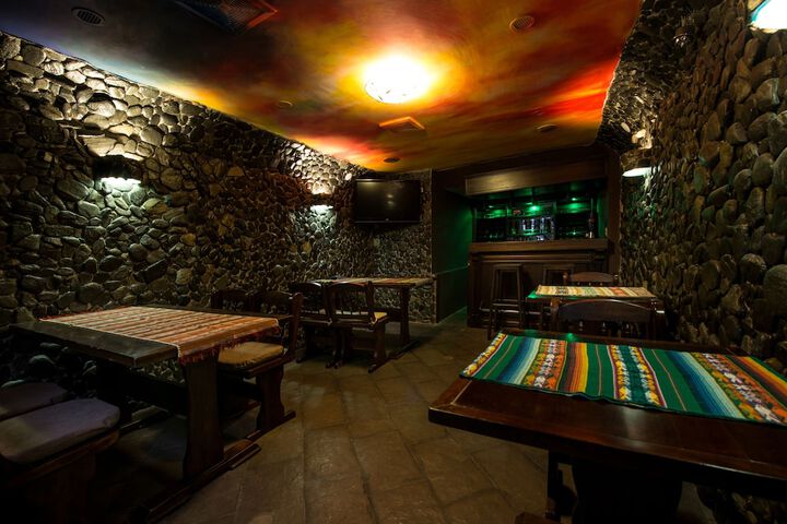Lounge 33 of 38