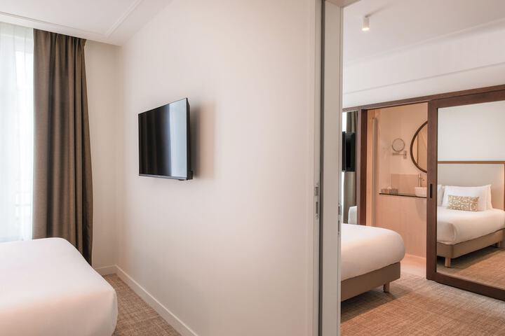 Room 30 of 81