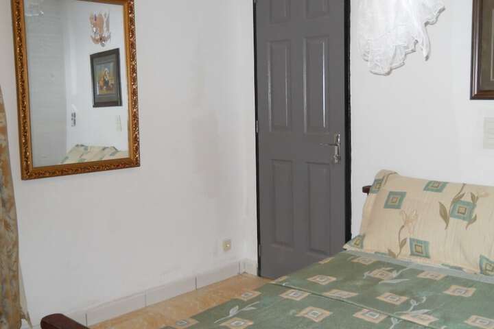 Room 6 of 17
