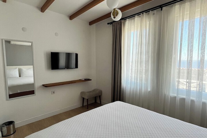 Room 12 of 37