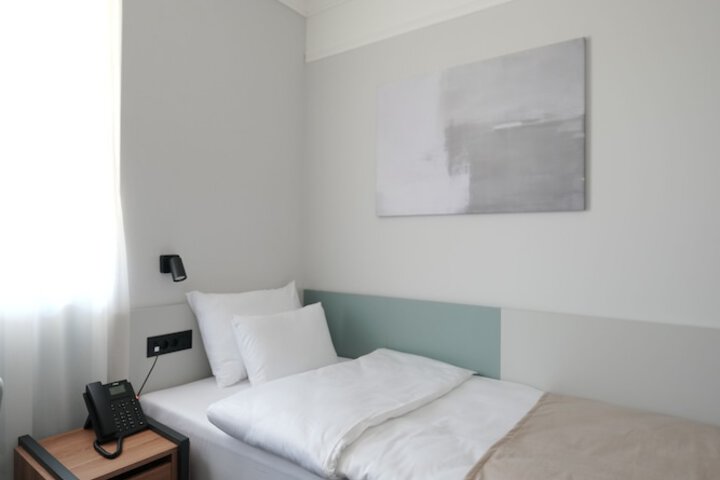 Room 2 of 38