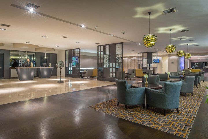 Entrance & Lobby