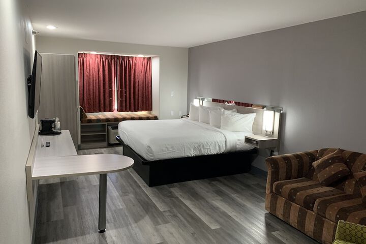 1 King Bed (12 of 12)