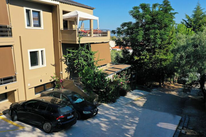 Hotel Exterior 84 of 89