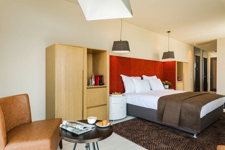 Room 3 of 49