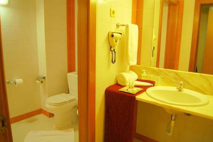 Room 17 of 38