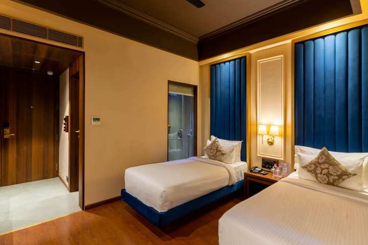 Room 15 of 105